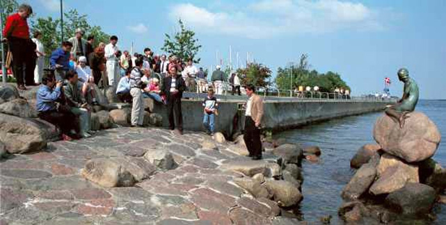 Little_Mermaid_statue_3_631_324.jpg