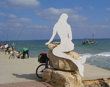 Mermaid_statue_Kiryat_Yam_beach_crop220.jpg