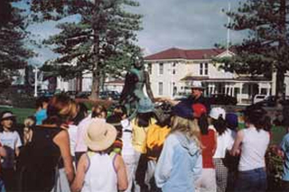 Statue_of_Pania_8_crop320.jpg