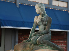 The_Little_Mermaid_in_Solvang_crop_220.jpg